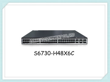 Les ports du commutateur de réseau de Huawei de la CE S6730-H48X6C 48*10GE SFP+, 6*40GE/100GE QSFP28 met en communication