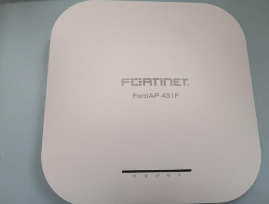 FAP-431F-E FortiAP-431F Indoor Wireless FortiAP - Tri radio (2x 802.11 a/b/g/n/ac/ax, 4x4 MIMO et 1x 802.11 a/b/g/n/ac Vague 2, 2x2 MU-MIMO), antennes internes, 1x 100/1000/2500 Base-T RJ45,1 x 10/10
