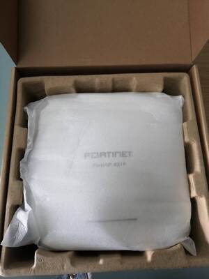 FAP-431F-E FortiAP-431F Indoor Wireless FortiAP - Tri radio (2x 802.11 a/b/g/n/ac/ax, 4x4 MIMO et 1x 802.11 a/b/g/n/ac Vague 2, 2x2 MU-MIMO), antennes internes, 1x 100/1000/2500 Base-T RJ45,1 x 10/10