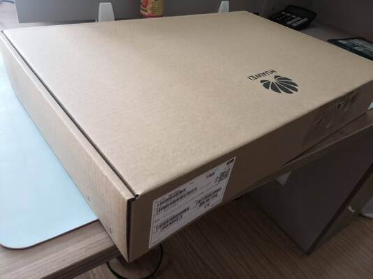Commutateur Huawei S5735-L avec ports Base-T 12 x 10/100/1000 Ports SFP 4 x GE et PoE+ pour les réseaux d'entreprise