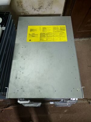 Routeur Cisco ASR-9904 avec configuration de carte de ligne de service Edge (BRAS) 2x10G/IG