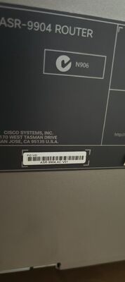 Routeur Cisco ASR-9904 avec configuration de carte de ligne de service Edge (BRAS) 2x10G/IG