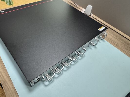 CE8875-24BQ8DQ-B Commutateur de centre de données, 24 × 200GE QSFP56, 8 × 400GE QSFP-DD, 16 Tbps, 2400 Mpps, géré